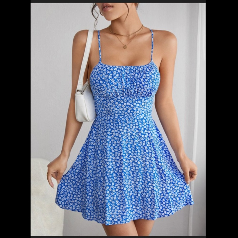 Floral Print Criss Cross Tie Backless Dress, size Small blue and white flowers